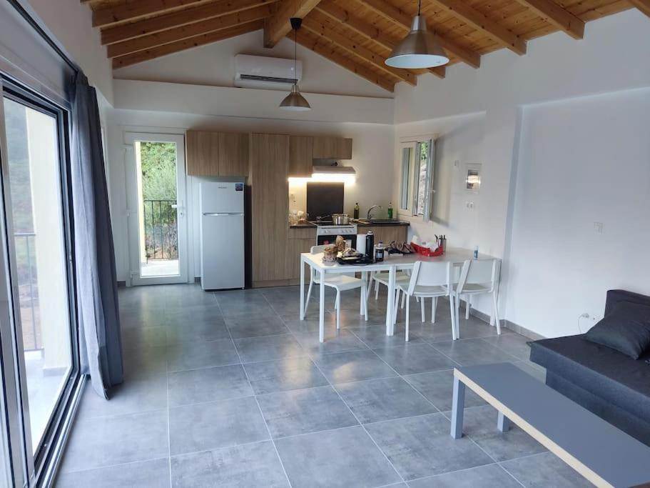 Villa Marianthi Afroditi House In Achillion Woods *