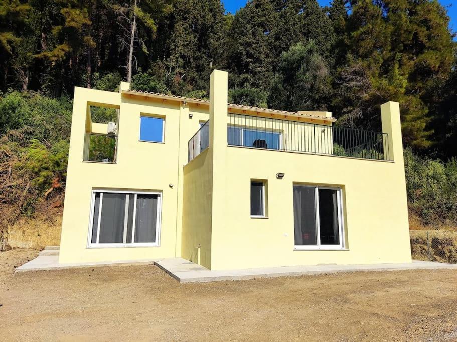 Marianthi Afroditi House In Achillion Woods